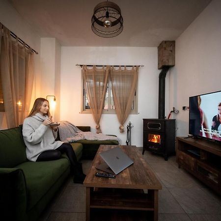 Aprosmeno Jacuzzi House 2 Apartman Agrósz Kültér fotó