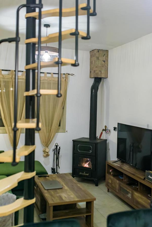 Aprosmeno Jacuzzi House 2 Apartman Agrósz Kültér fotó